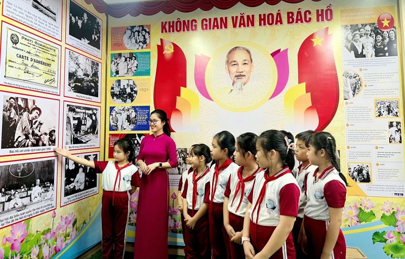 Chủ nghĩa Mác - Lê-nin, tư tưởng Hồ Chí Minh - Nền tảng tư tưởng, lý luận cho sự nghiệp cách mạng Việt Nam và trong công cuộc đổi mới